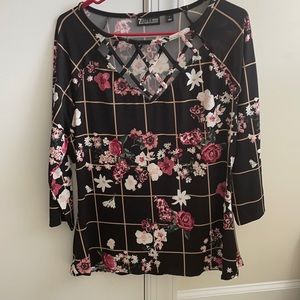 Brand new (never worn) floral blouse with cutout